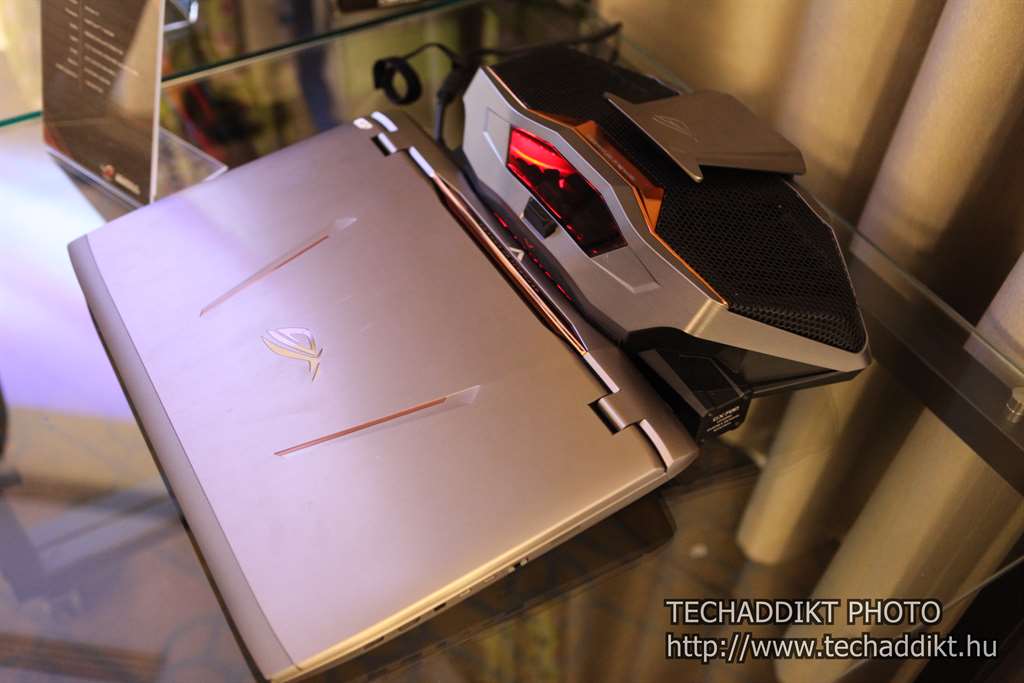 asus-rog-gx700-sajtoesemeny-techaddikt