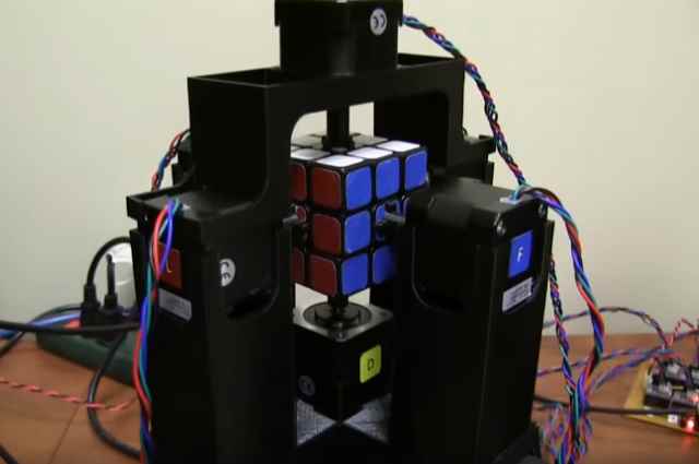 rubik-kocka-kirakas-robot-rekord-2016-januar-techaddikt