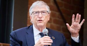 Bill Gates szerint az AI túl veszélyes ahhoz, hogy a techcégek saját magukat ellenőrizzék