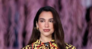 Dua Lipa beperelte a Samsungot, legalább 15 millió dollárt követel az énekesnő
