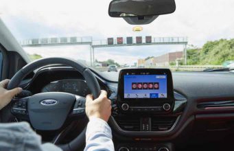 Közös parkolássegítő technológián dolgozik a Ford és a Vodafone