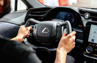 Lexus: másfél év, és búcsút inthetünk a kormánykeréknek