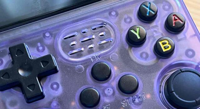 Az R36S kézikonzol: filléres retro csoda vagy kompromisszumos gamer kütyü?