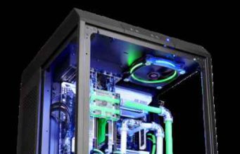 Itt a Thermaltake The Tower 900 E-ATX, a márka vertikális elrendezésű számítógépháza