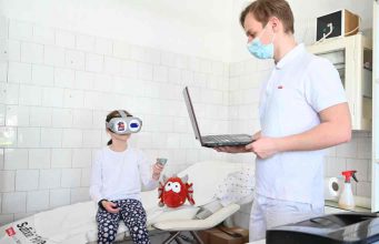 Digitalizációval a tartós kórházi ellátásra szoruló gyermek gyógyulásáért – az OncoVR immár Pécsen és Szegeden is segít